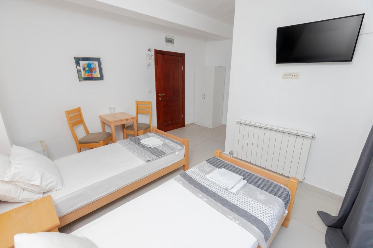 Guest House Vila Vedesa Kotor Exterior foto