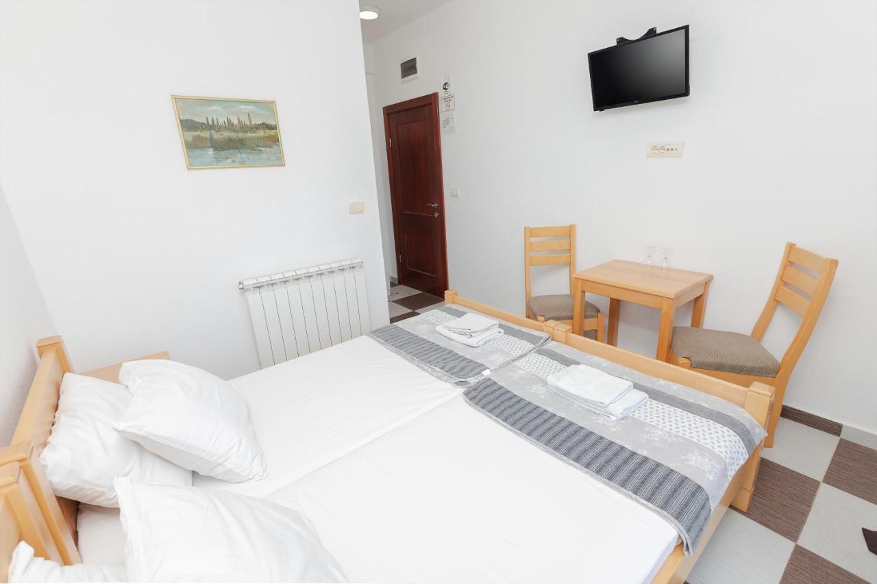 Guest House Vila Vedesa Kotor Exterior foto