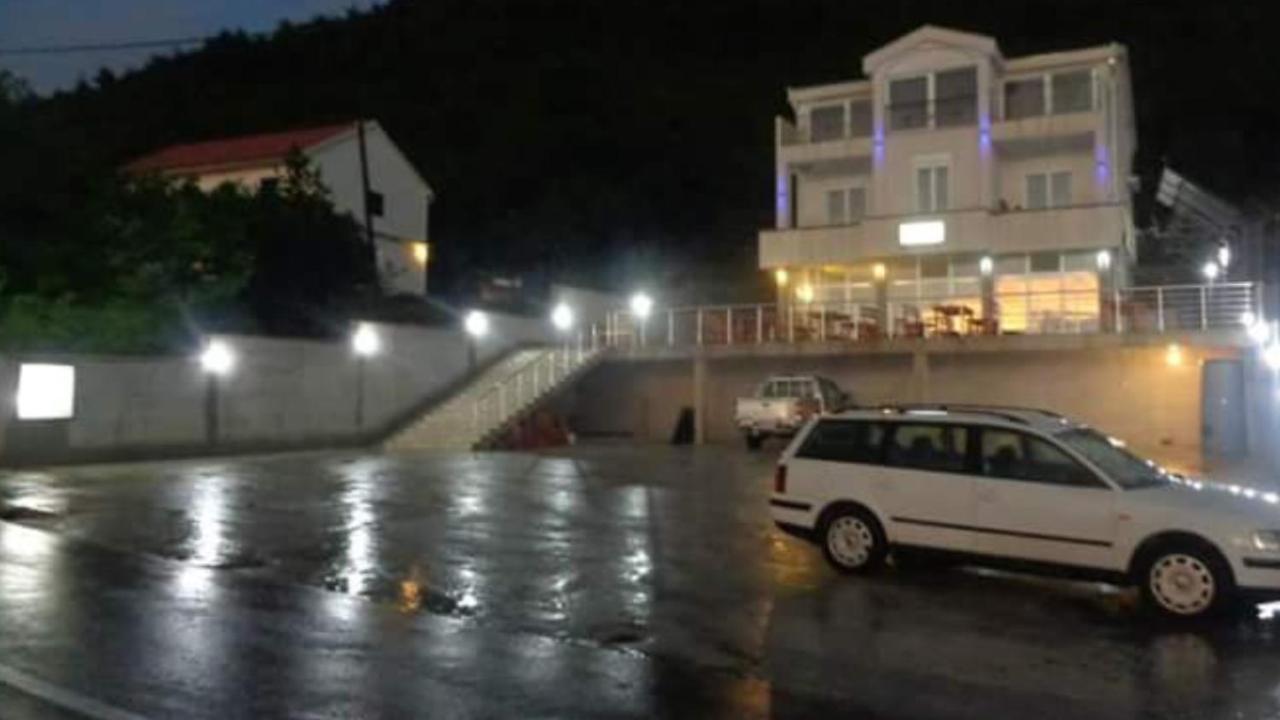 Guest House Vila Vedesa Kotor Exterior foto